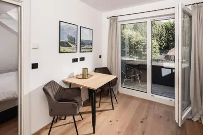 Ein Sitzbereich in der Unterkunft Moxn Apartment Lungau - Small Penthouse mit Terrasse