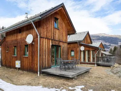Ein allgemeiner Bergblick oder ein Berglick von des Chalets aus