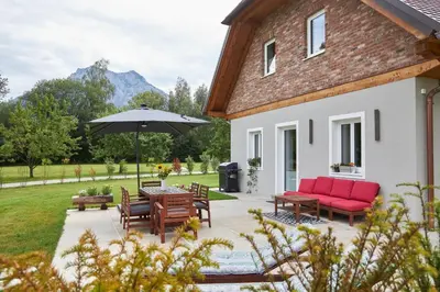 Ein Garten an der Unterkunft Seechalet Traunsee