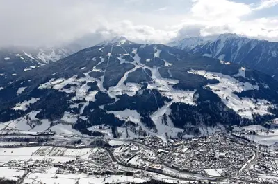 Ein allgemeiner Bergblick oder ein Berglick von der Ferienwohnung aus