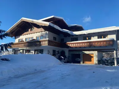 Das Gebäude in dem sich das Privatzimmer befindet
