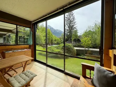 Ein allgemeiner Bergblick oder ein Berglick von der Ferienwohnung aus