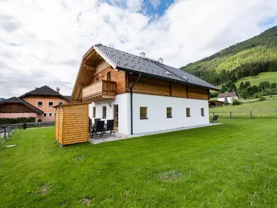 Ein allgemeiner Bergblick oder ein Berglick von des Chalets aus