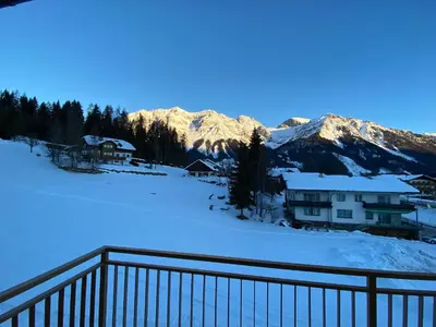 Ein allgemeiner Bergblick oder ein Berglick von der Ferienwohnung aus