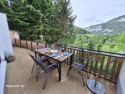 Ein allgemeiner Bergblick oder ein Berglick von der Ferienwohnung aus