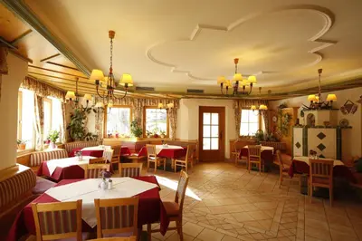 Ein Restaurant oder anderes Speiselokal in der Unterkunft Bankwirt