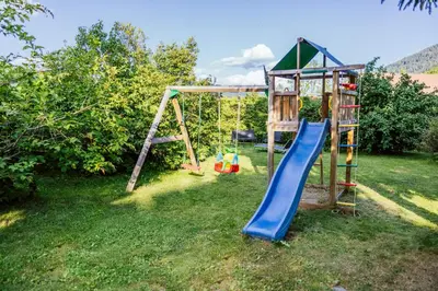 Ein Kinderspielbereich in der Unterkunft Landgasthof Zum Hammerschmied