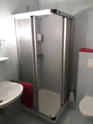 Ein Badezimmer in der Unterkunft Austria Traveller Hotel Lenzing
