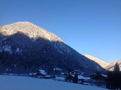 Ein allgemeiner Bergblick oder ein Berglick von der Ferienwohnung aus