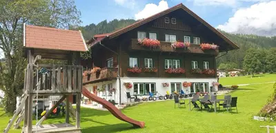 Ein Garten an der Unterkunft Sattlehnerhof