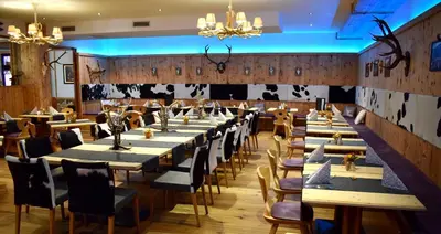 Ein Restaurant oder anderes Speiselokal in der Unterkunft Gosau Apartment 407