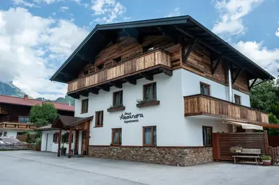 Das Gebäude in dem sich die Ferienwohnung befindet