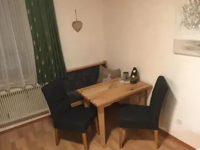 Ein Sitzbereich in der Unterkunft Ferienwohnungen Aigner
