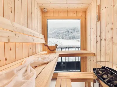 Ein allgemeiner Bergblick oder ein Berglick von des Aparthotels aus