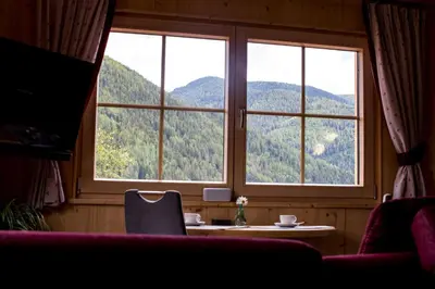 Ein allgemeiner Bergblick oder ein Berglick von der Ferienwohnung aus