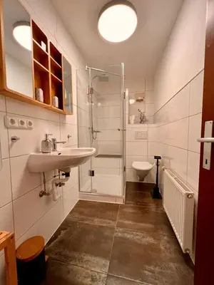 Ein Badezimmer in der Unterkunft Wohnen im ehemaligen Kloster in Schörfling am Attersee