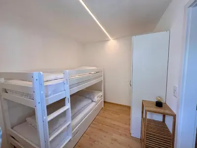 Ein Bett oder Betten in einem Zimmer der Unterkunft Wohnen im ehemaligen Kloster in Schörfling am Attersee