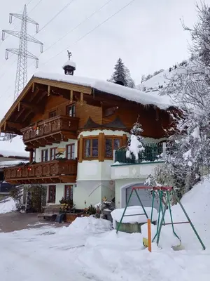 Vorderkreuzsaalgut Rettenwender Gertraud im Winter