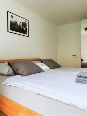 Ein Bett oder Betten in einem Zimmer der Unterkunft Luxury - Apartment mit Balkon in Seenähe
