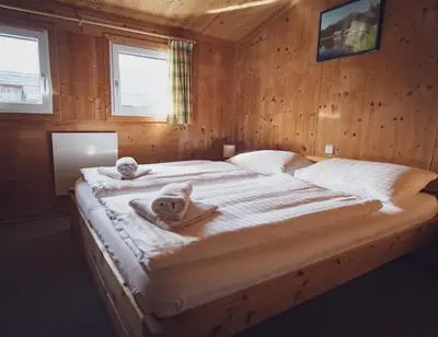Ein Bett oder Betten in einem Zimmer der Unterkunft Hüttendorf Hohentauern - Dein Feriendomizil in den Bergen