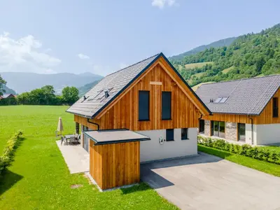 Ein allgemeiner Bergblick oder ein Berglick von des Ferienhauses aus