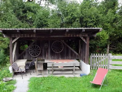 Ein Garten an der Unterkunft Farmhouse in St Johann with Sauna