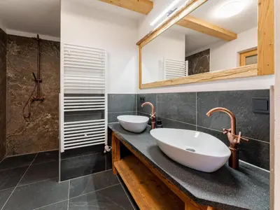 Ein Badezimmer in der Unterkunft AlmApARTment Mauterndorf Pichl 7-1