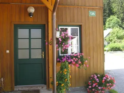 Ein Garten an der Unterkunft Schusterhäusl