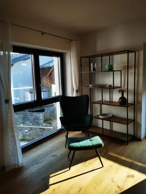 Ein Sitzbereich in der Unterkunft Neue Wohnung 