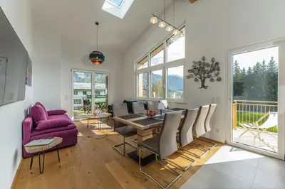 Ein Sitzbereich in der Unterkunft Appartement Alpengefühl am Dachstein