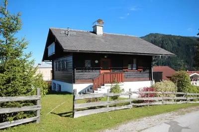 Das Gebäude in dem sich das Chalet befindet