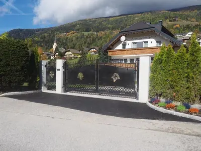 Ein allgemeiner Bergblick oder ein Berglick von der Ferienwohnung aus
