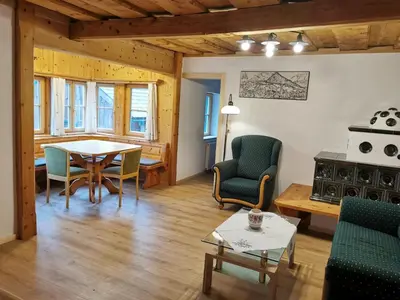 Ein Sitzbereich in der Unterkunft Ferienhaus Rosl am Grundlsee