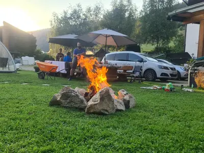 Ein Garten an der Unterkunft Schöne Ferienwohnung im Naturpark Grebenzen