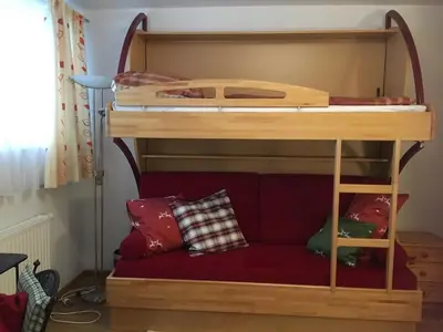 Ein Etagenbett oder Etagenbetten in einem Zimmer der Unterkunft Haus Greet