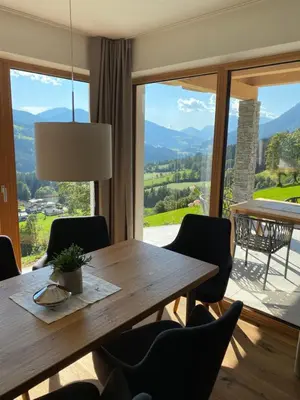 Ein allgemeiner Bergblick oder ein Berglick von der Ferienwohnung aus