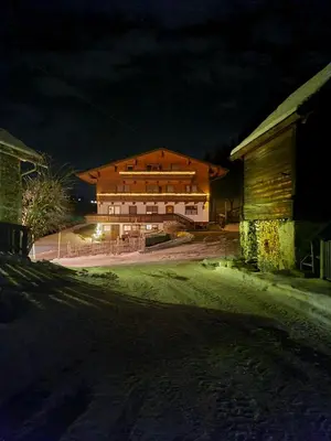 Das Gebäude in dem sich der Bauernhof befindet