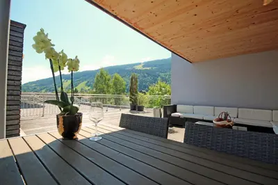 Ein allgemeiner Bergblick oder ein Berglick von der Ferienwohnung aus