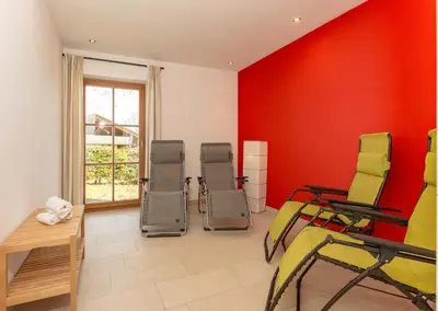 Ein Sitzbereich in der Unterkunft Ski in/Ski out Chalets Tauernlodge by Schladming-Appartements