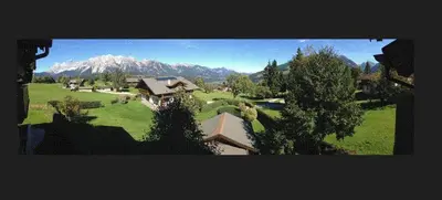 Ein allgemeiner Bergblick oder ein Berglick von des Chalets aus
