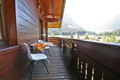Ein allgemeiner Bergblick oder ein Berglick von des Ferienhauses aus