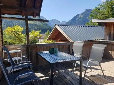 Ein allgemeiner Bergblick oder ein Berglick von des Ferienhauses aus