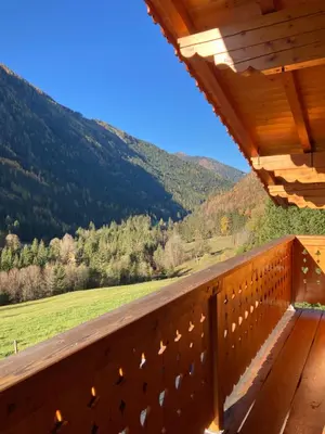 Ein allgemeiner Bergblick oder ein Berglick von der Ferienwohnung aus