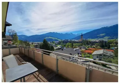Ein allgemeiner Bergblick oder ein Berglick von der Ferienwohnung aus