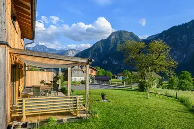 Ein allgemeiner Bergblick oder ein Berglick von des Ferienhauses aus