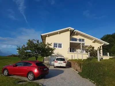 Das Gebäude in dem sich die Ferienwohnung befindet