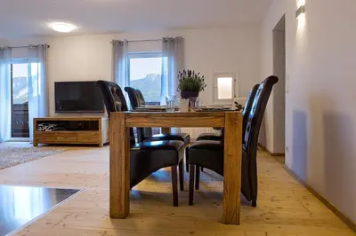 TV/Unterhaltungsangebot in der Unterkunft Apartment Schafbergblick mit Balkon