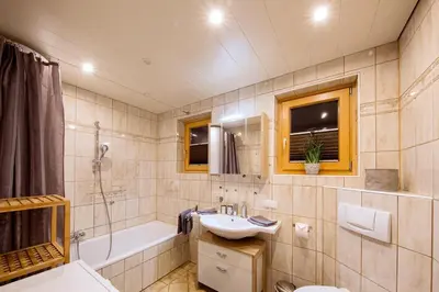 Ein Badezimmer in der Unterkunft Apartment Schafbergblick mit Balkon