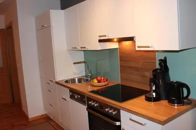 Küche/Küchenzeile in der Unterkunft Die KALSBERGERin Ferienwohnung für Genießer