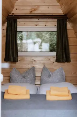 Ein Bett oder Betten in einem Zimmer der Unterkunft Das Schutzhaus-Bed and Breakfast-Dein Basislager im Salzkammergut